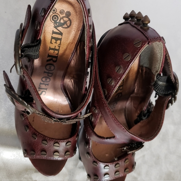 Unique Steampunk Butterfly hardware heels - Picture 5 of 6